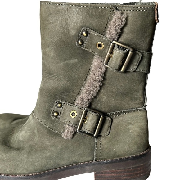 UGG Women’s Niels Zippered Leather Boots Size 7 - Picture 6 of 14